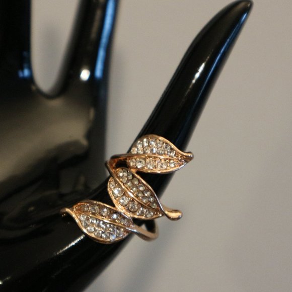SALE! 🔥 3 Leaves Rose Gold Ring